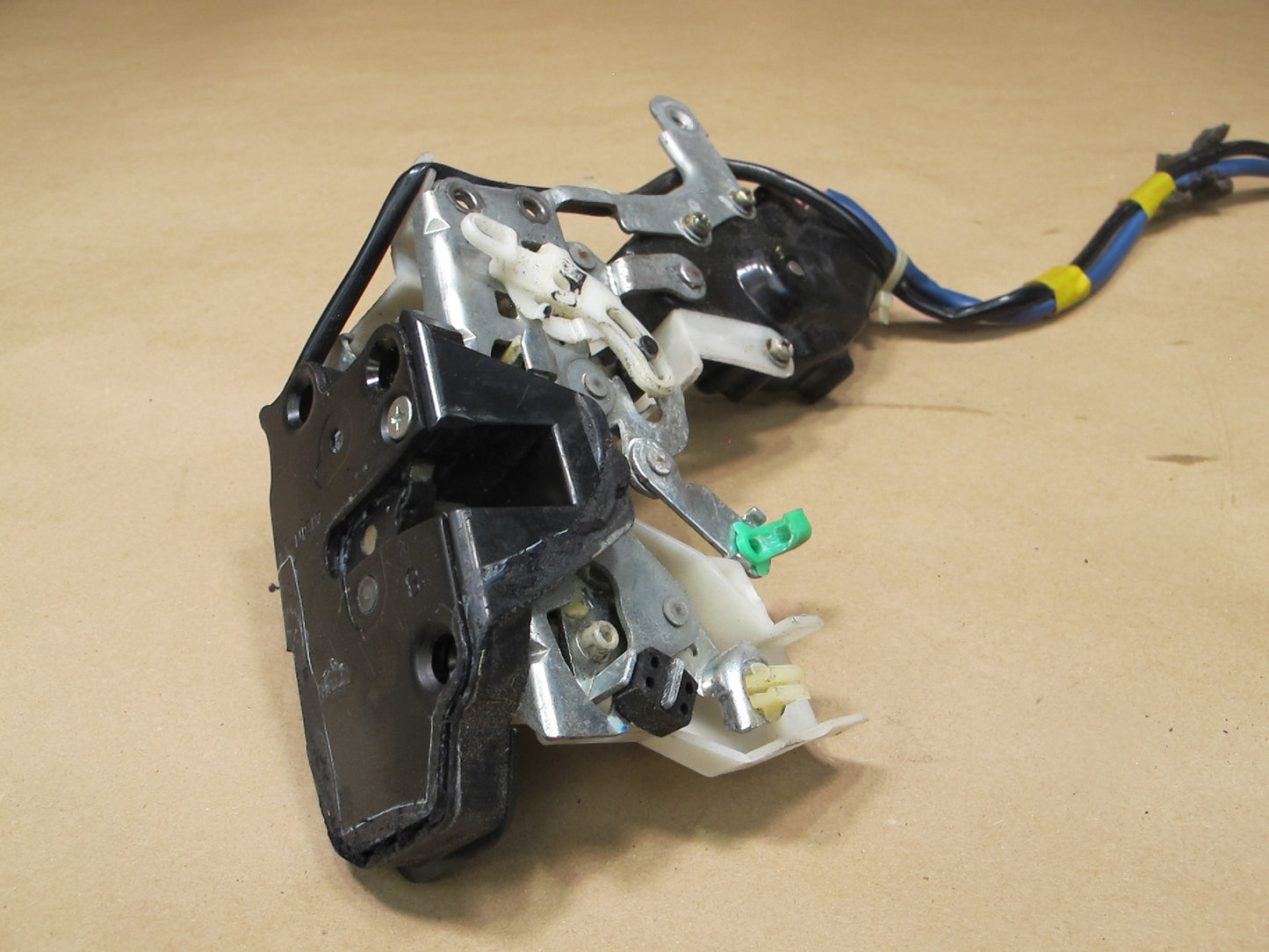 98-00 Lexus UCF20 LS400 Rear Right Door Lock Latch Actuator OEM