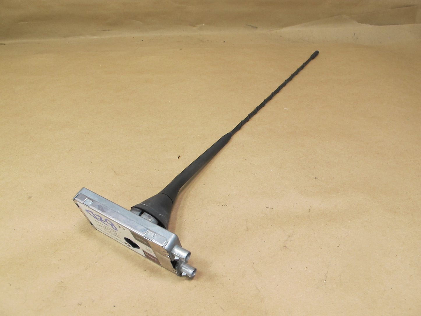 03-08 BMW E85 Z4 Radio Antenna w Amplifier Receiver Module 6913896 OEM