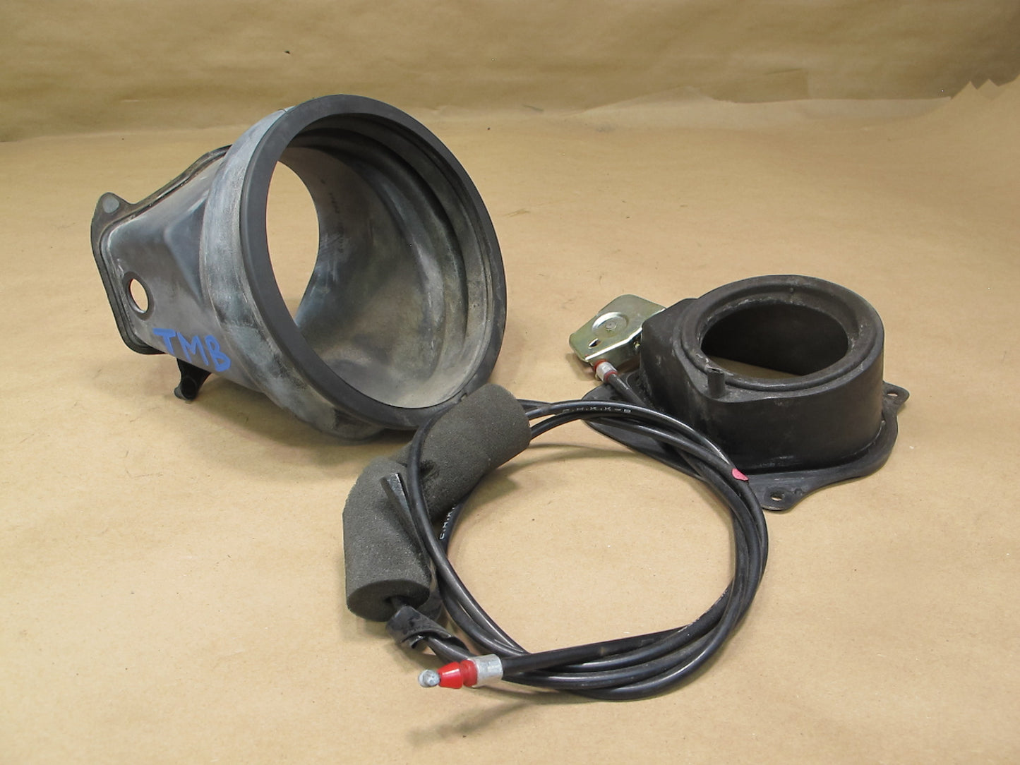 91-95 Toyota SW21L MR2 Fuel Tank Filler Neck Gasket Seal Actuator w Cable OEM
