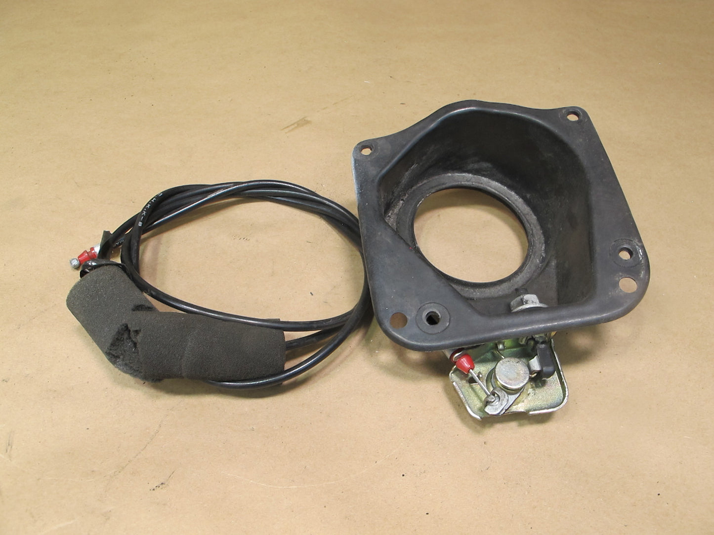 91-95 Toyota SW21L MR2 Fuel Tank Filler Neck Gasket Seal Actuator w Cable OEM