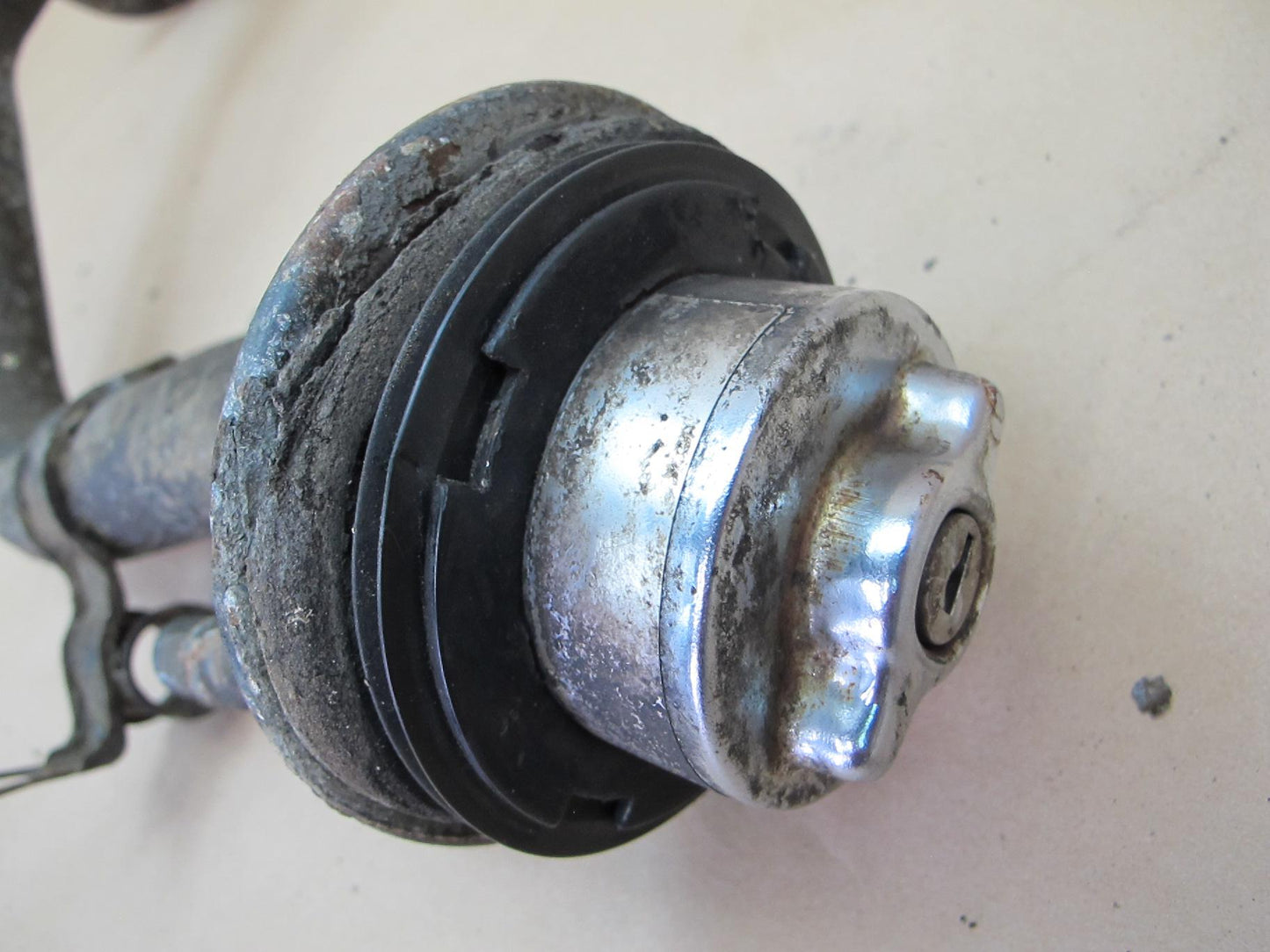 85-89 Nissan Z31 300ZX 2+0 NON Turbo Fuel Tank Filler Neck w Cap Cover OEM