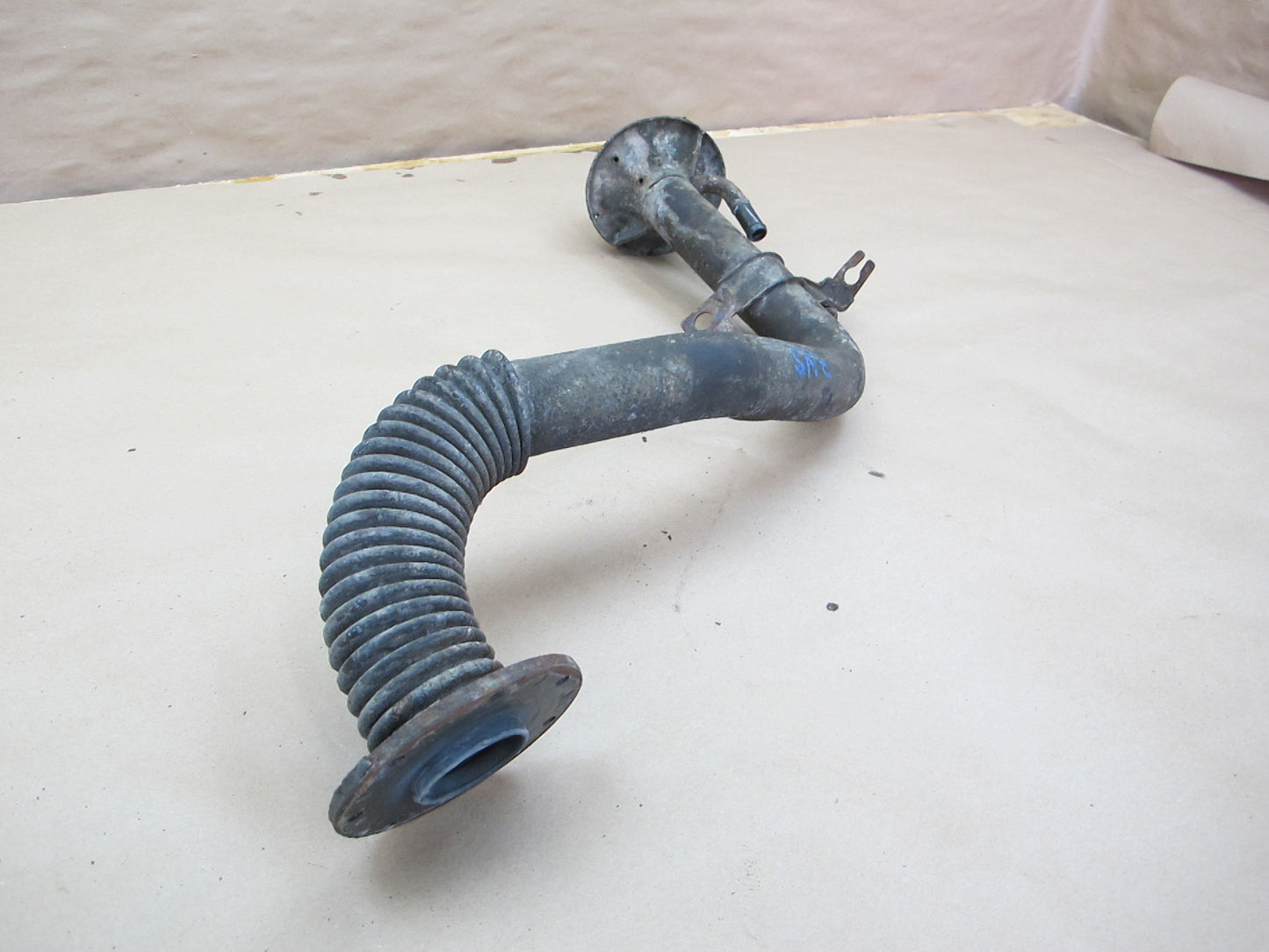85-89 Nissan Z31 300ZX 2+0 NON Turbo Fuel Tank Filler Neck w Cap Cover OEM