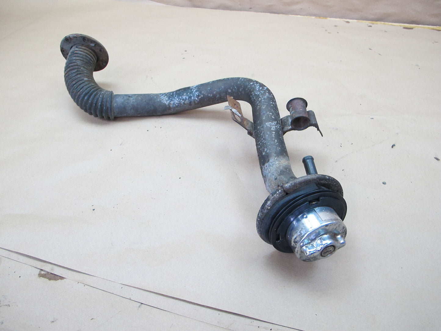 85-89 Nissan Z31 300ZX 2+0 NON Turbo Fuel Tank Filler Neck w Cap Cover OEM