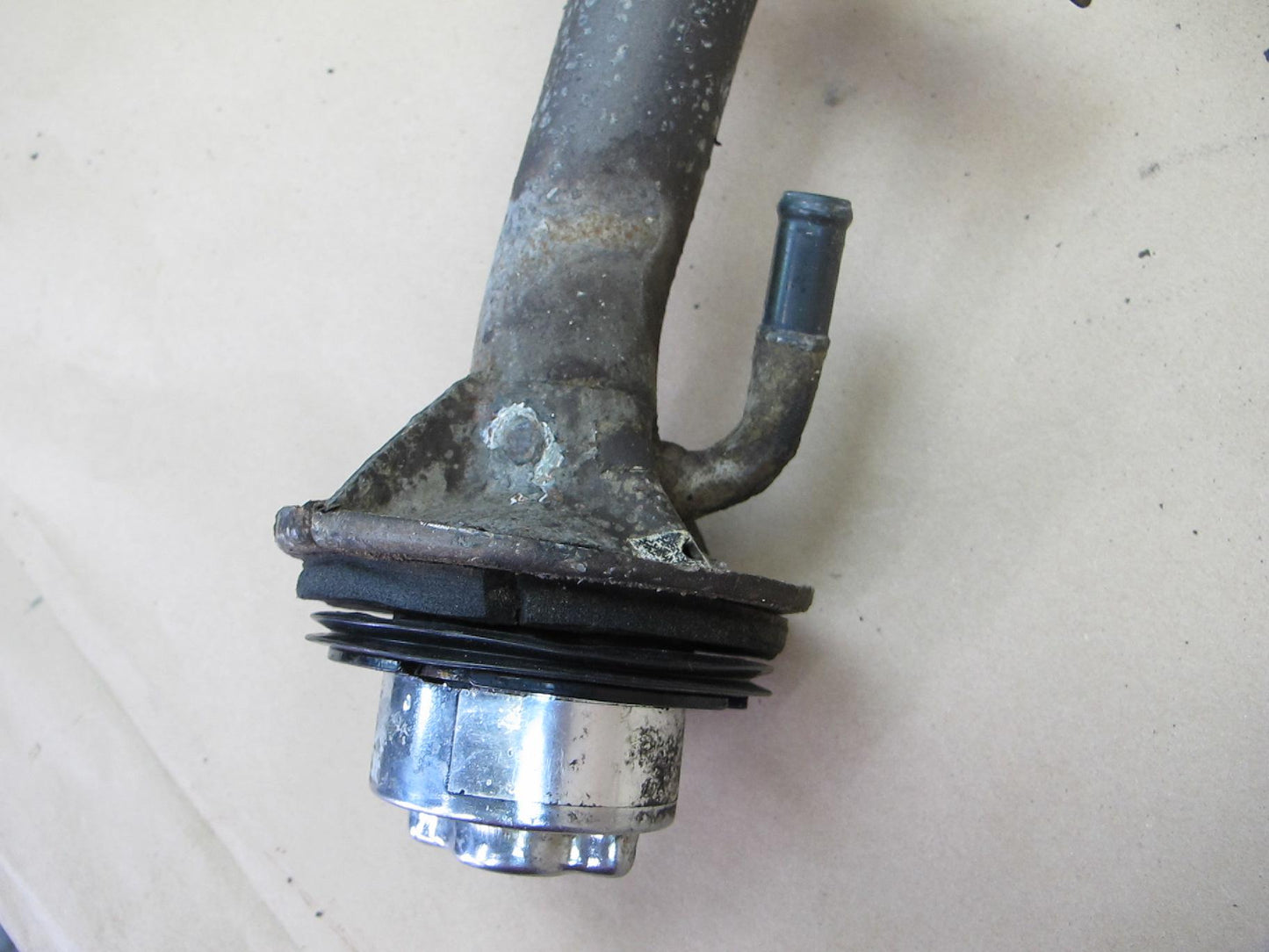 85-89 Nissan Z31 300ZX 2+0 NON Turbo Fuel Tank Filler Neck w Cap Cover OEM