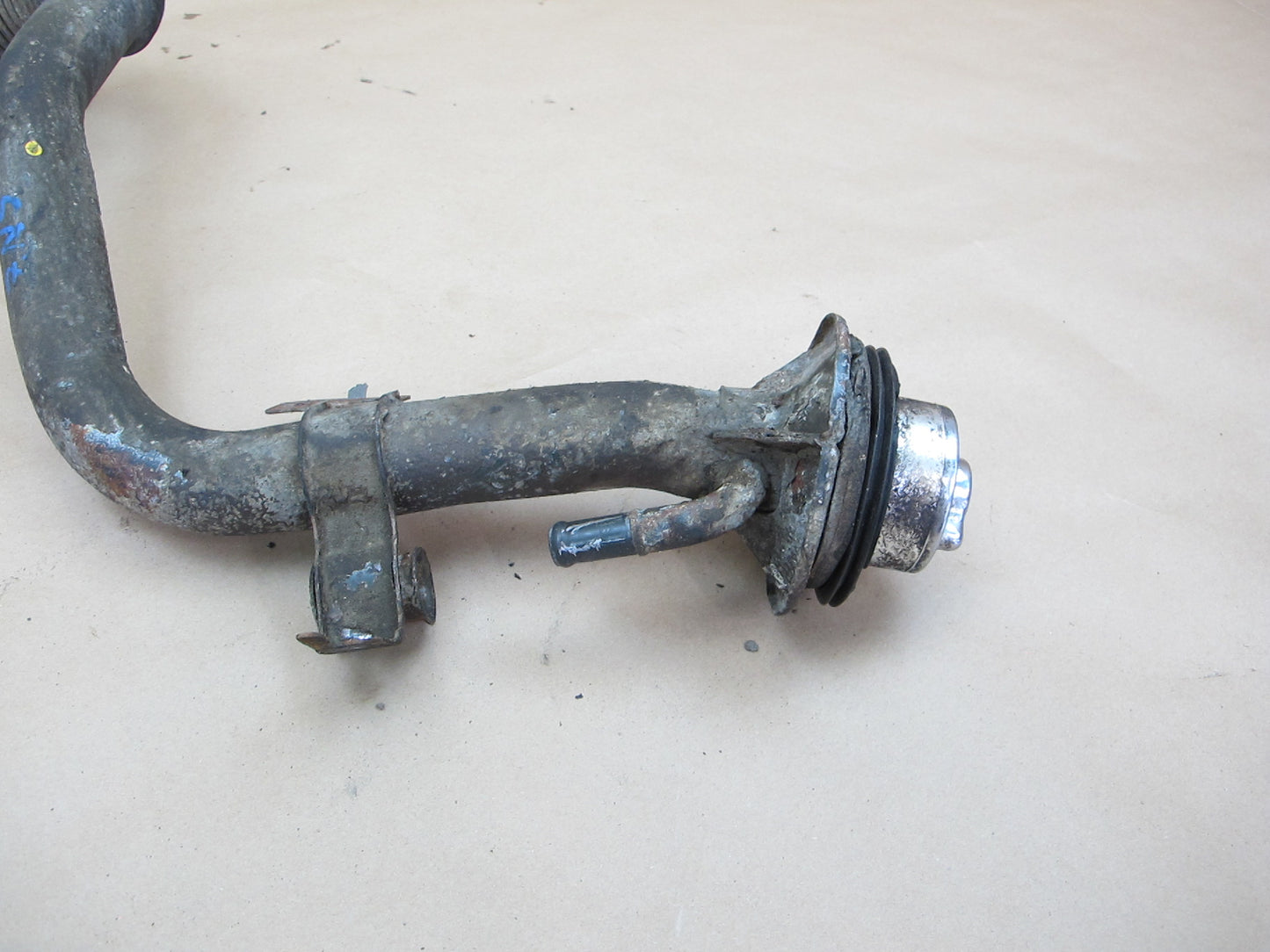 85-89 Nissan Z31 300ZX 2+0 NON Turbo Fuel Tank Filler Neck w Cap Cover OEM