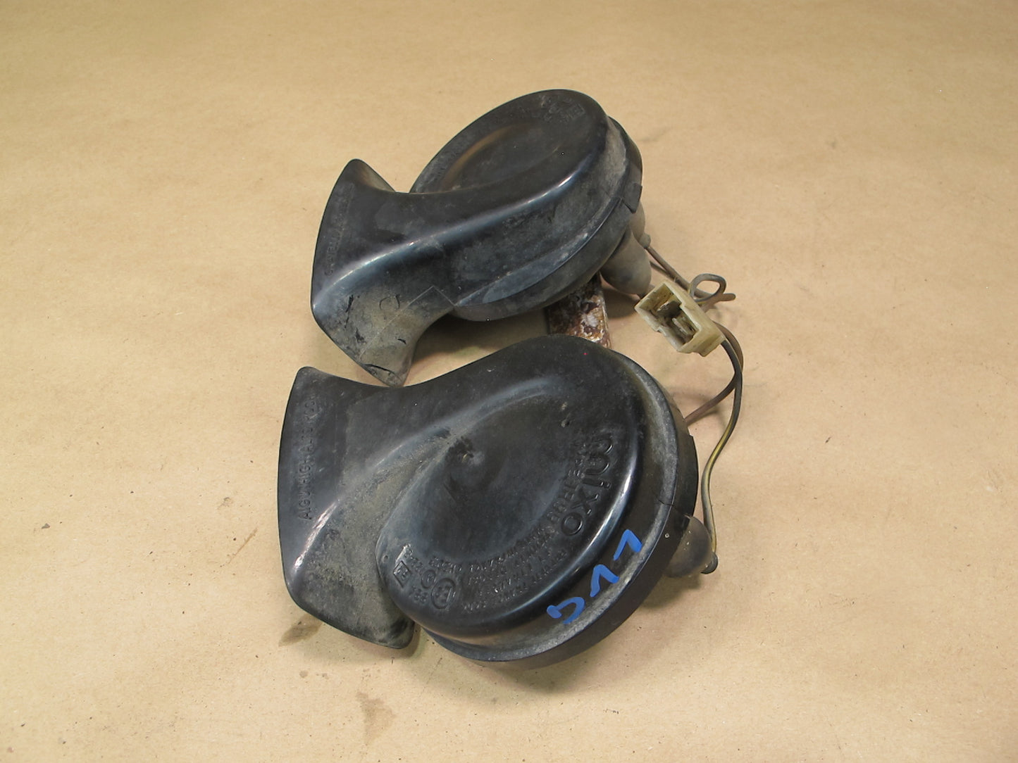 85-93 VW MK1 Cabriolet High & Low Tone Note Pitch Horn Signal & Bracket OEM