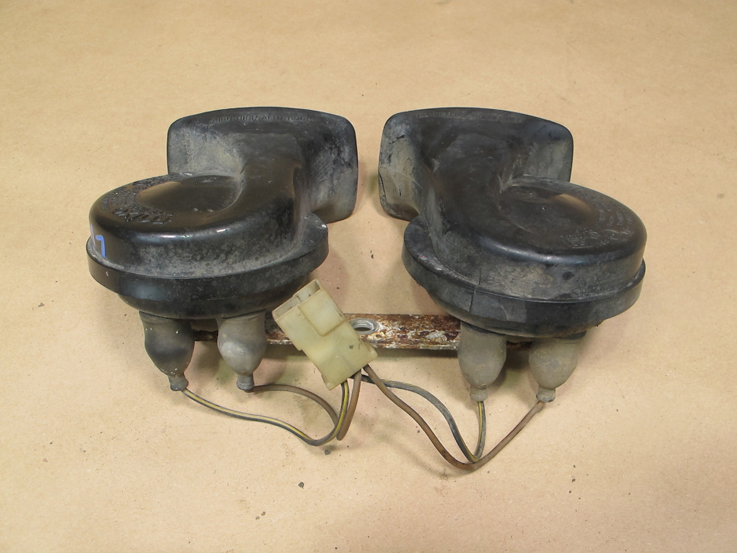 85-93 VW MK1 Cabriolet High & Low Tone Note Pitch Horn Signal & Bracket OEM