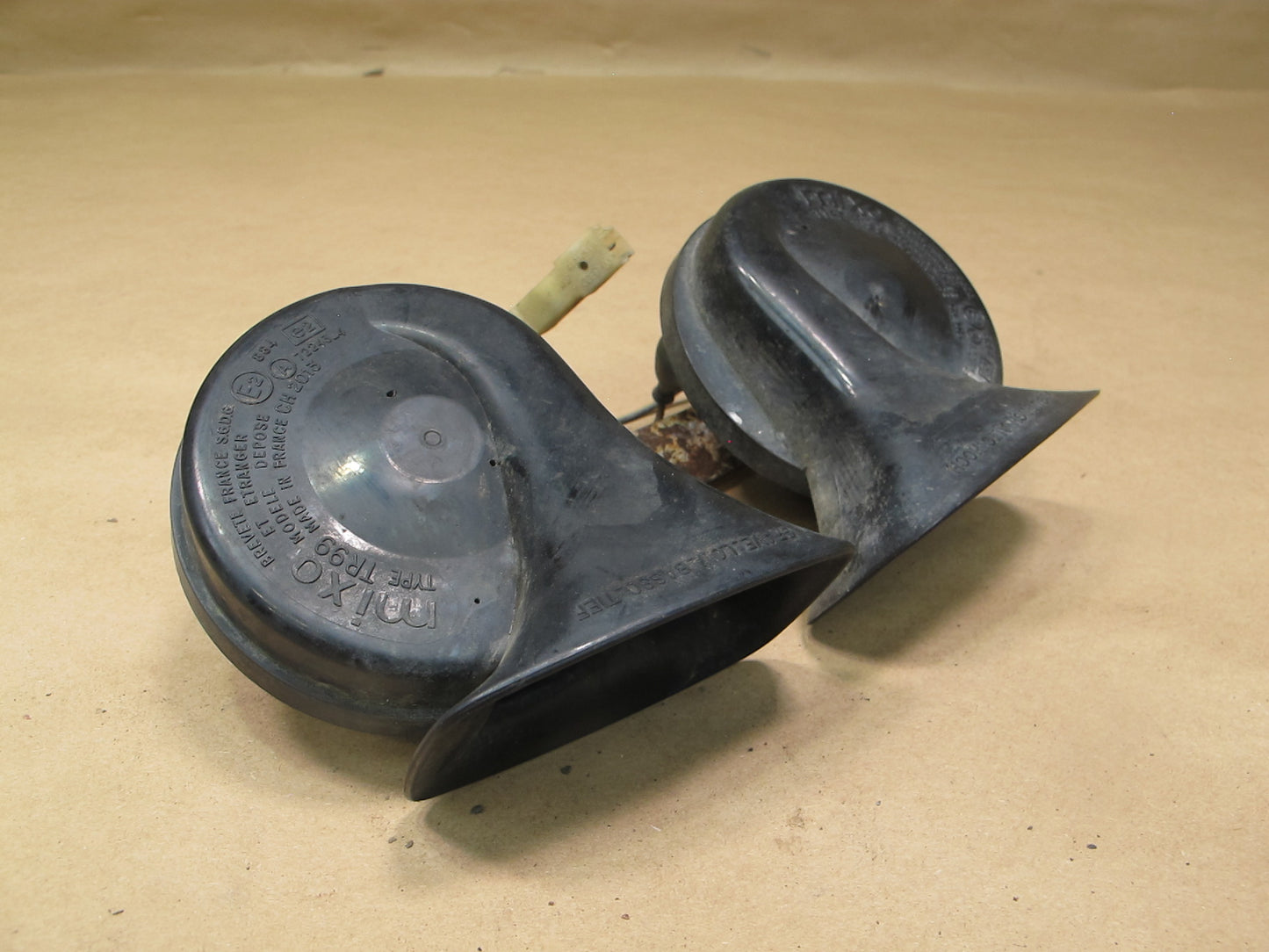 85-93 VW MK1 Cabriolet High & Low Tone Note Pitch Horn Signal & Bracket OEM