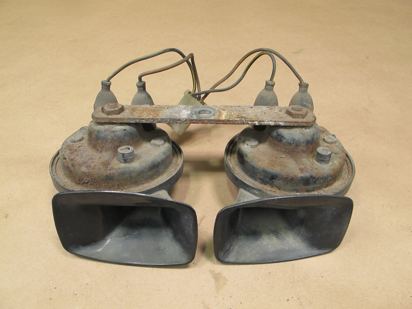 85-93 VW MK1 Cabriolet High & Low Tone Note Pitch Horn Signal & Bracket OEM