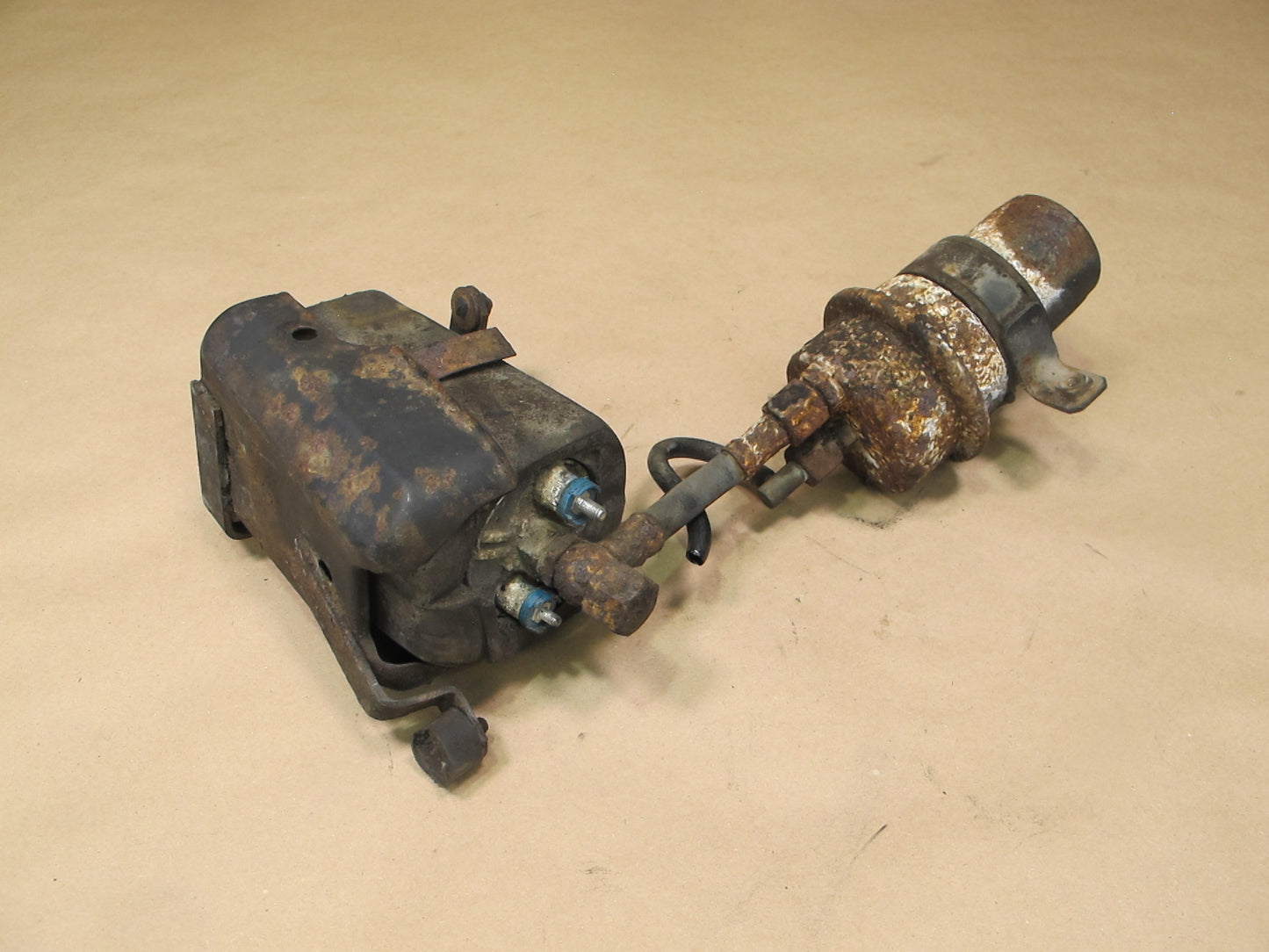 85-93 VW Cabriolet 1.8L Fuel Pump w Bracket & Fuel Accumulator Assembly OEM