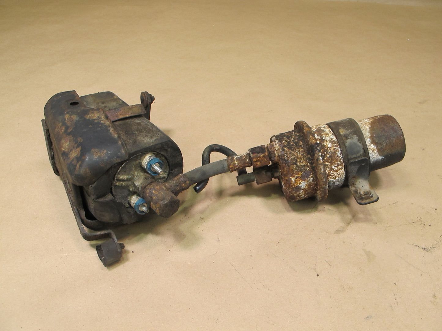 85-93 VW Cabriolet 1.8L Fuel Pump w Bracket & Fuel Accumulator Assembly OEM