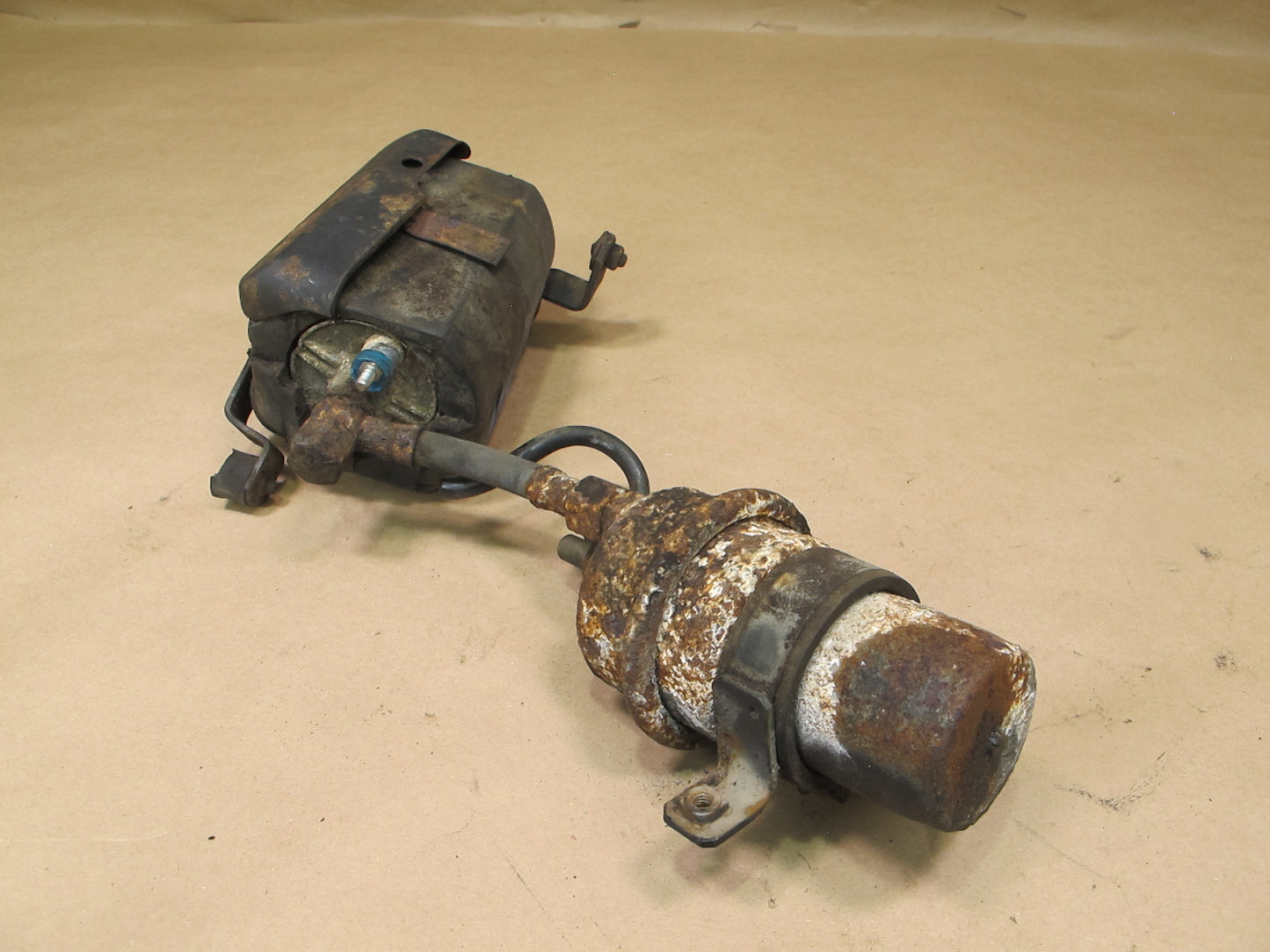 85-93 VW Cabriolet 1.8L Fuel Pump w Bracket & Fuel Accumulator Assembly OEM