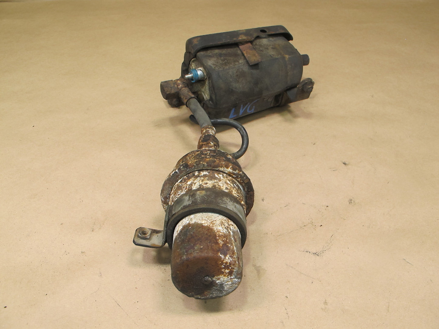 85-93 VW Cabriolet 1.8L Fuel Pump w Bracket & Fuel Accumulator Assembly OEM