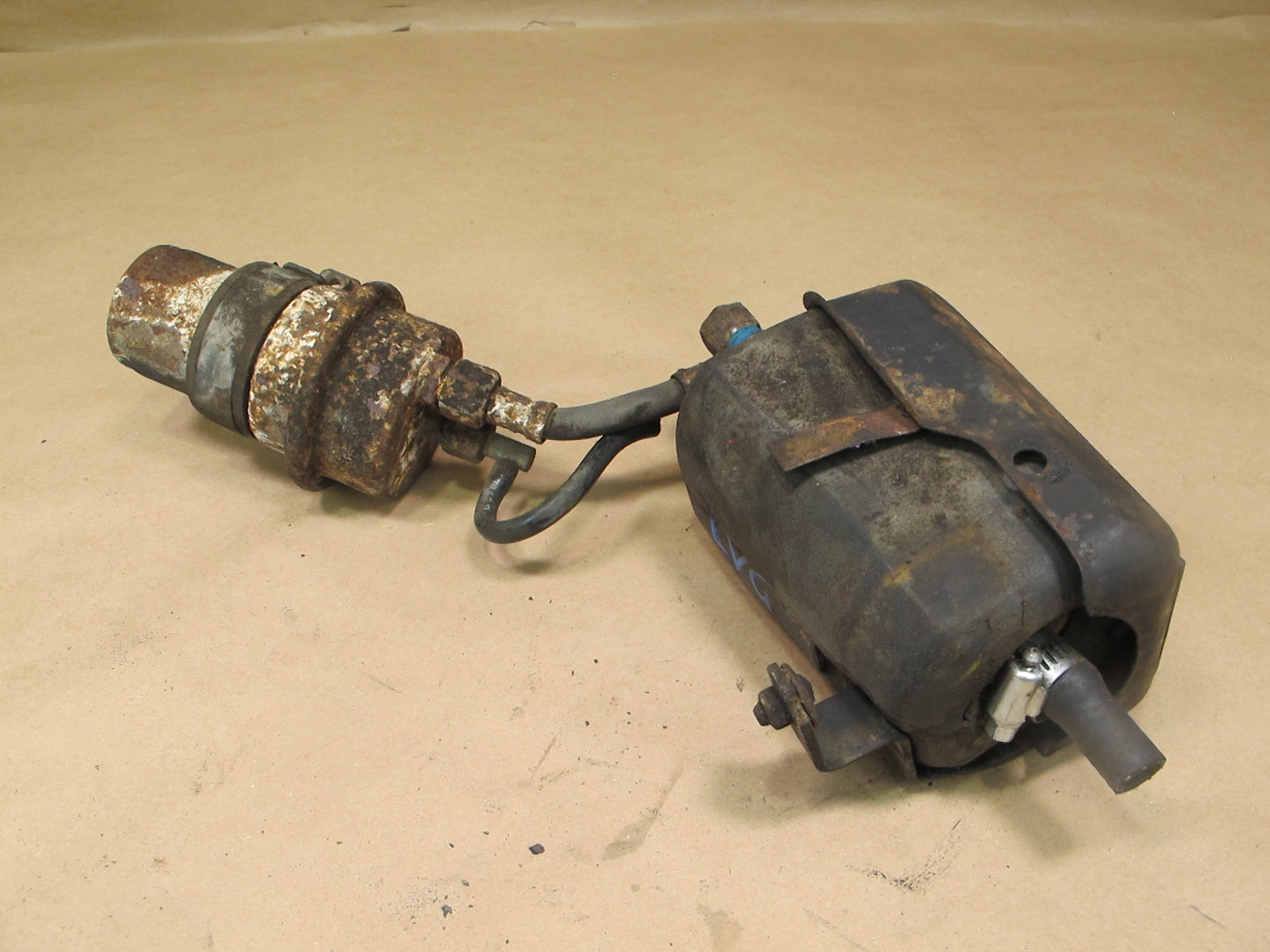 85-93 VW Cabriolet 1.8L Fuel Pump w Bracket & Fuel Accumulator Assembly OEM