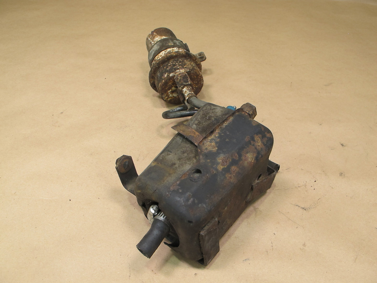 85-93 VW Cabriolet 1.8L Fuel Pump w Bracket & Fuel Accumulator Assembly OEM