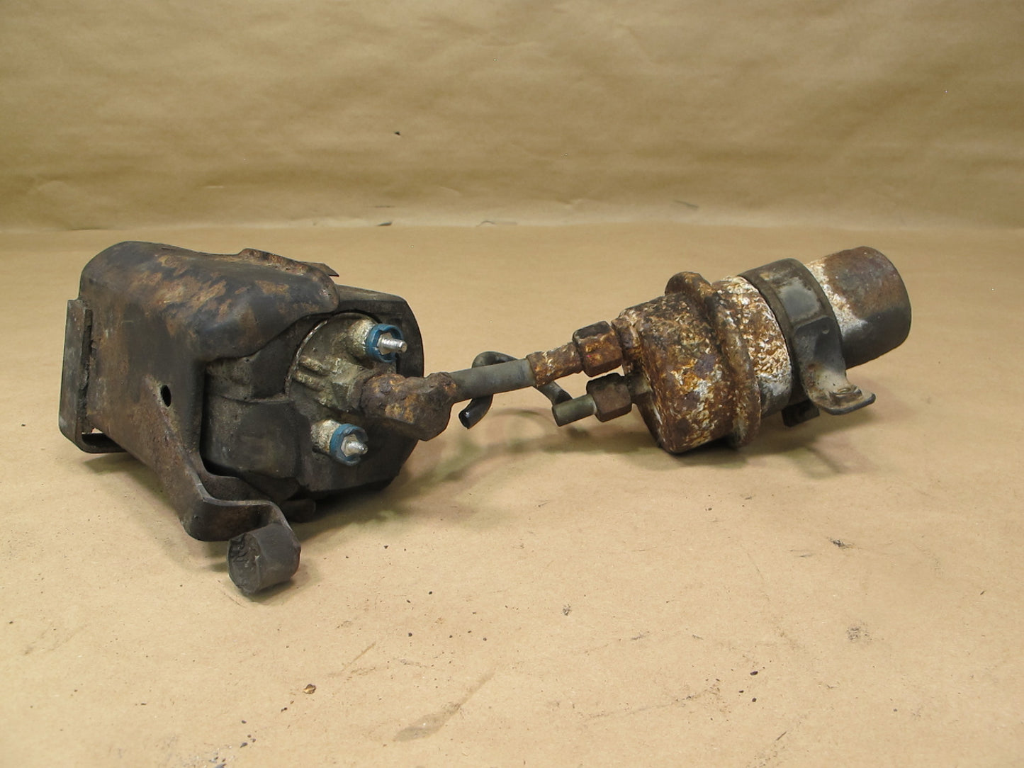 85-93 VW Cabriolet 1.8L Fuel Pump w Bracket & Fuel Accumulator Assembly OEM