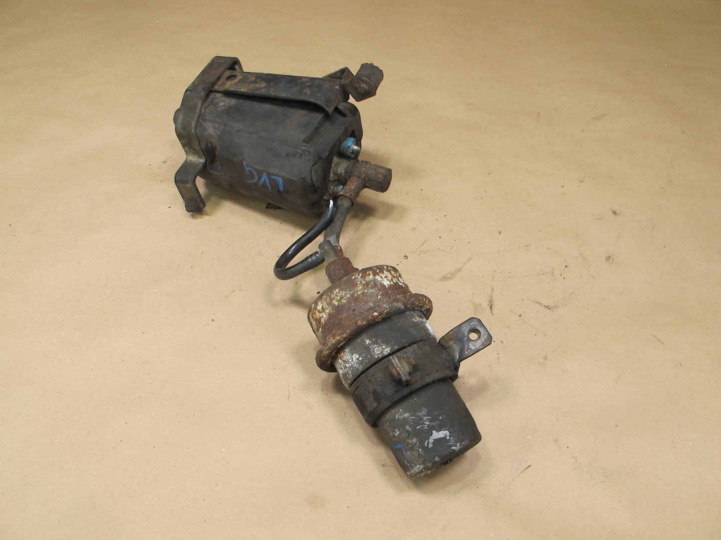 85-93 VW Cabriolet 1.8L Fuel Pump w Bracket & Fuel Accumulator Assembly OEM