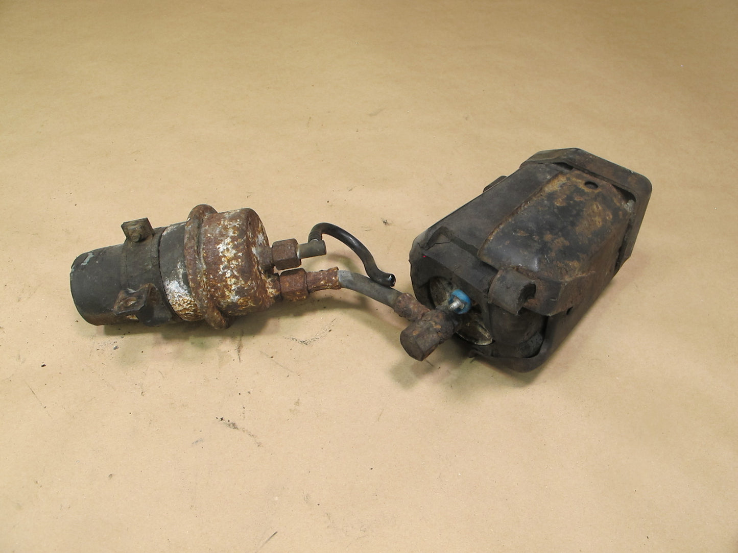 85-93 VW Cabriolet 1.8L Fuel Pump w Bracket & Fuel Accumulator Assembly OEM