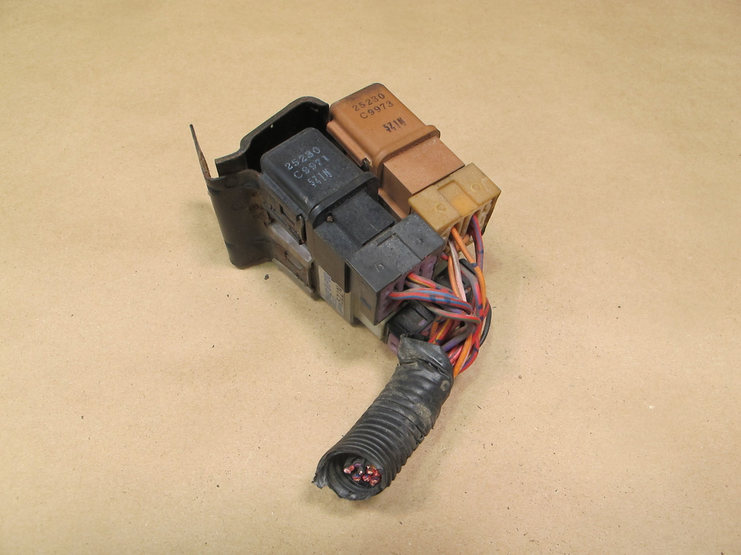 84-89 Nissan Z31 300ZX 2+0 Timer Control Relay 28412-01P00 OEM