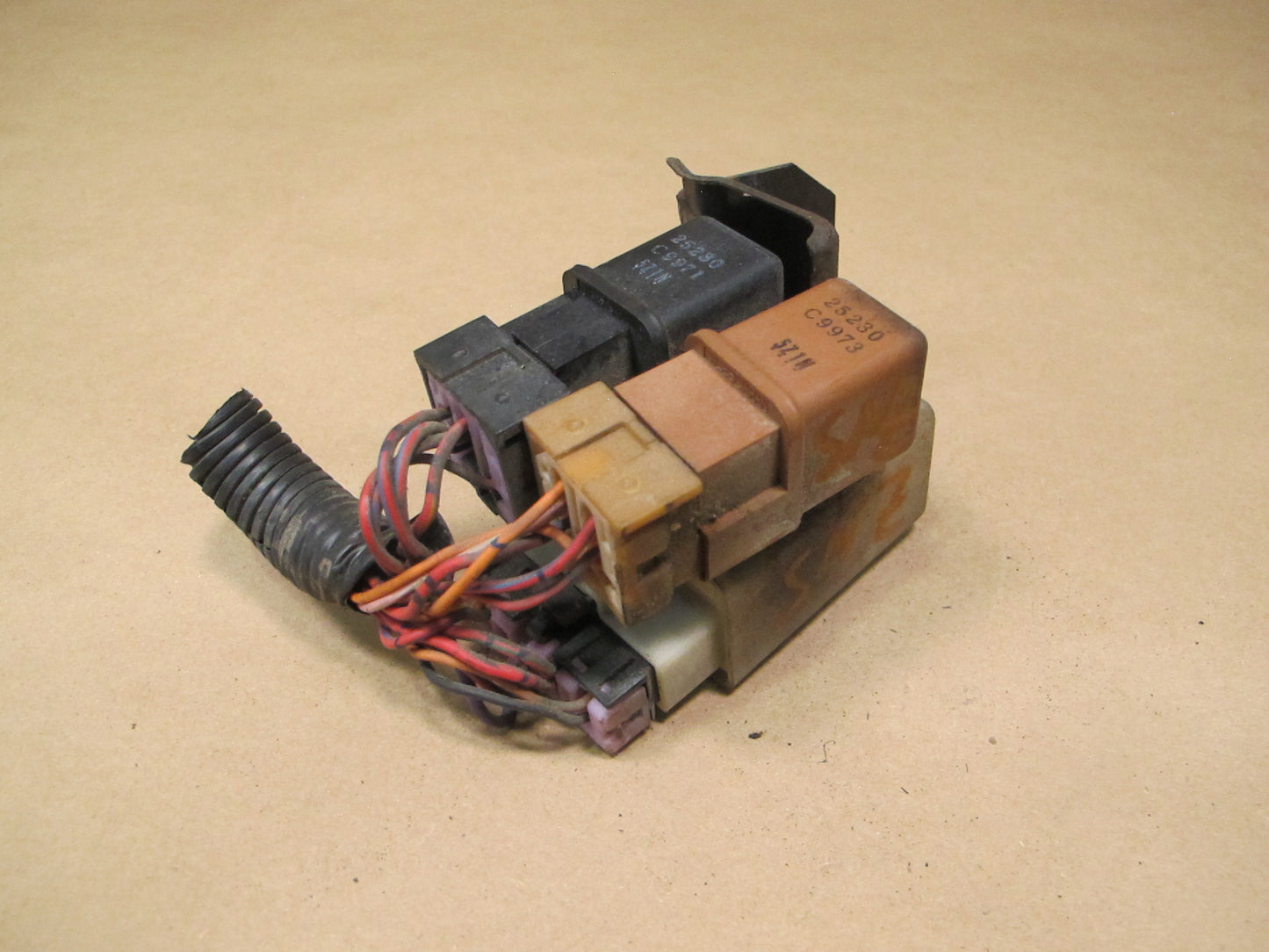 84-89 Nissan Z31 300ZX 2+0 Timer Control Relay 28412-01P00 OEM