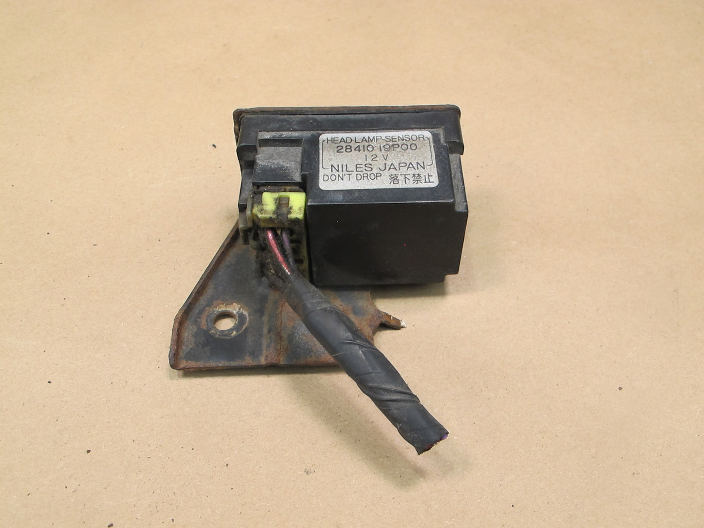 84-86 Nissan Z31 300ZX 2+0 Headlight Lamp Sensor Module 28410-19P00 OEM