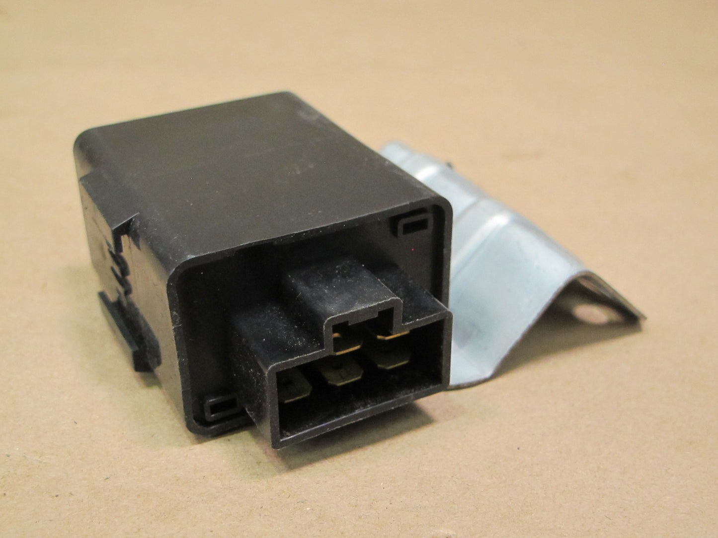 84-86 Nissan Z31 300ZX NON Turbo 2+0 Fan Motor Timer Module 28465-19P01 OEM