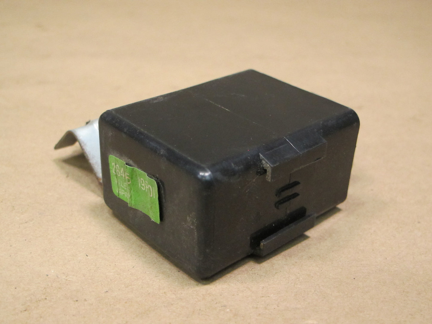 84-86 Nissan Z31 300ZX NON Turbo 2+0 Fan Motor Timer Module 28465-19P01 OEM