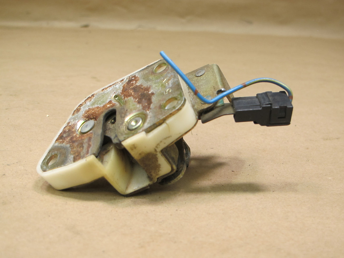 84-86 Nissan Z31 300ZX 2+0 Rear Trunk Lock Latch Actuator OEM