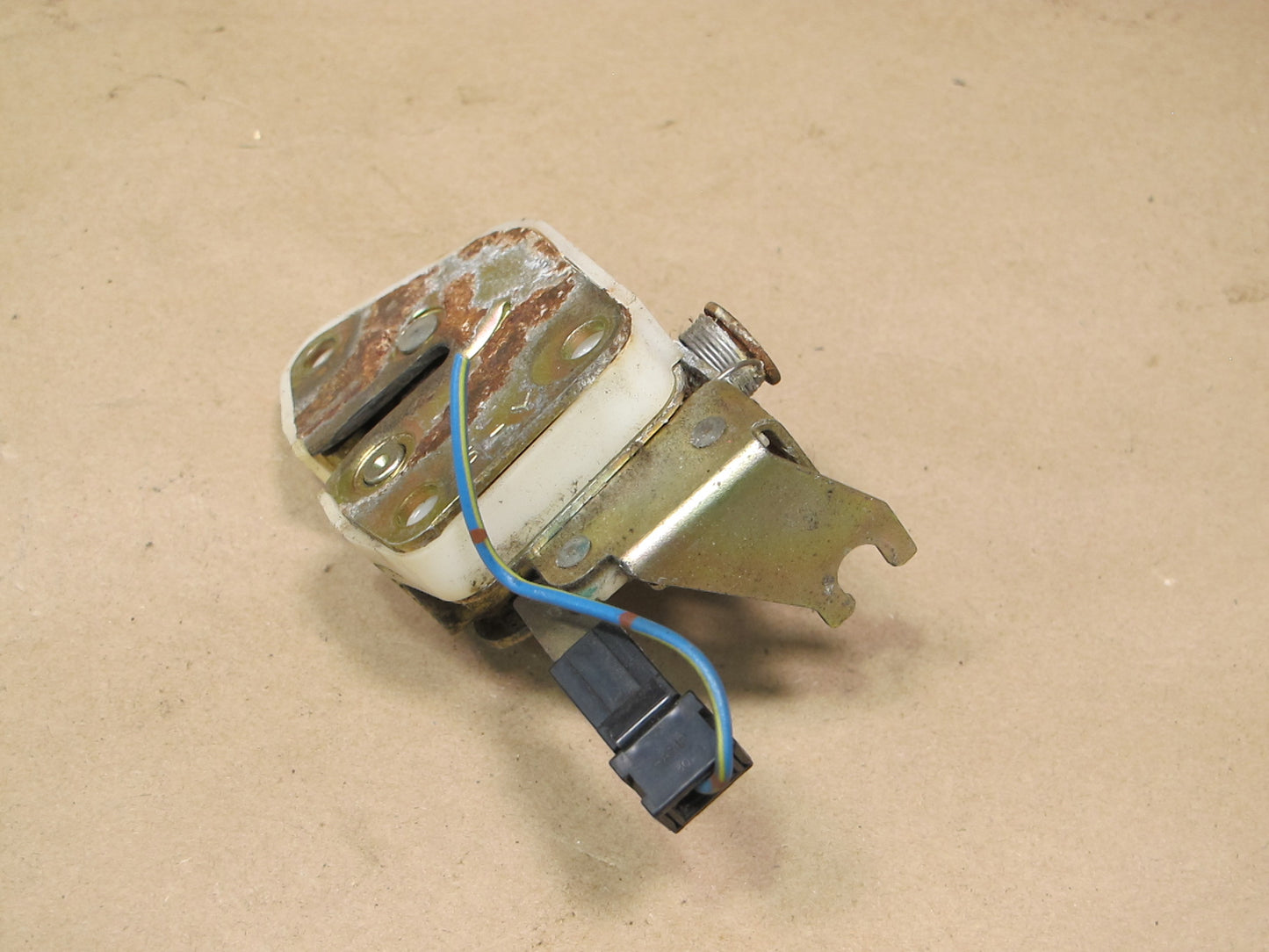 84-86 Nissan Z31 300ZX 2+0 Rear Trunk Lock Latch Actuator OEM