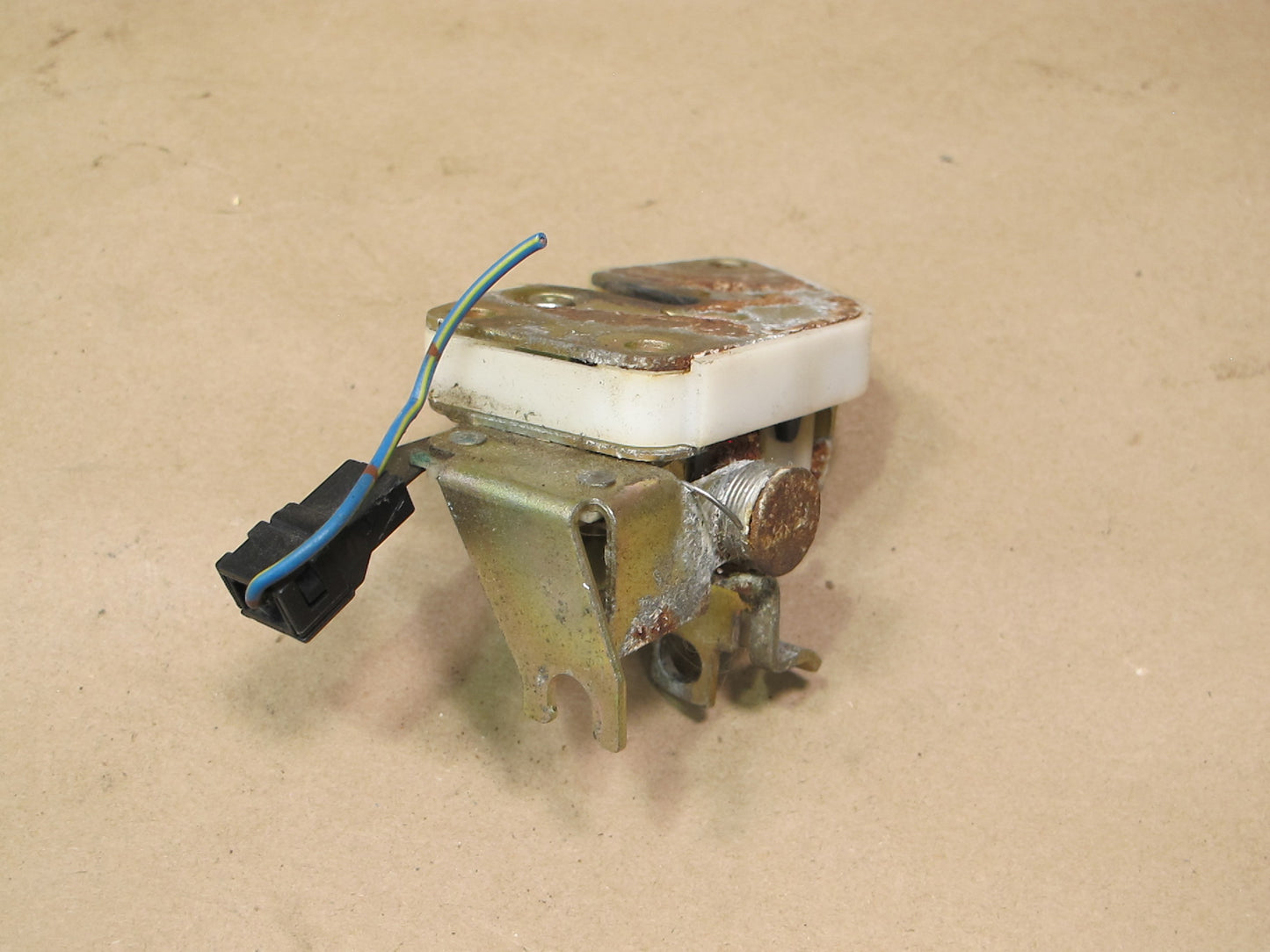 84-86 Nissan Z31 300ZX 2+0 Rear Trunk Lock Latch Actuator OEM