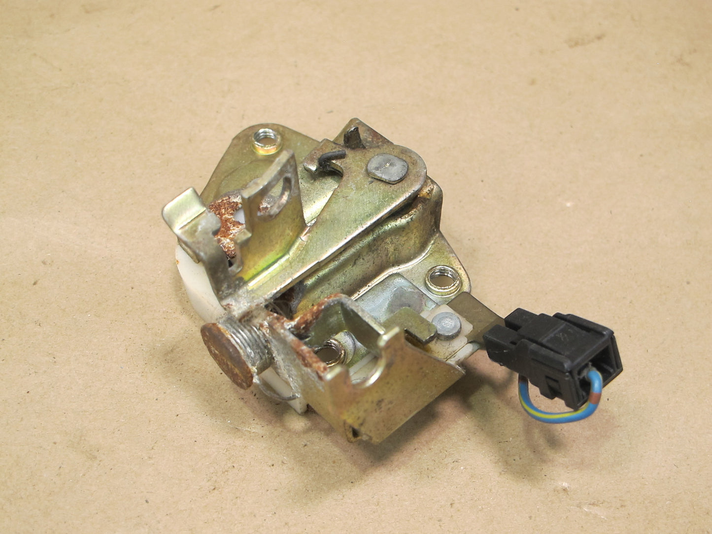 84-86 Nissan Z31 300ZX 2+0 Rear Trunk Lock Latch Actuator OEM