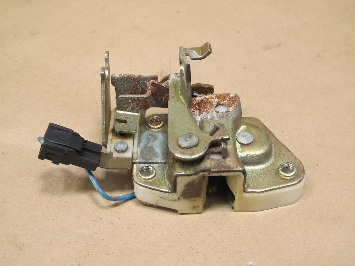 84-86 Nissan Z31 300ZX 2+0 Rear Trunk Lock Latch Actuator OEM