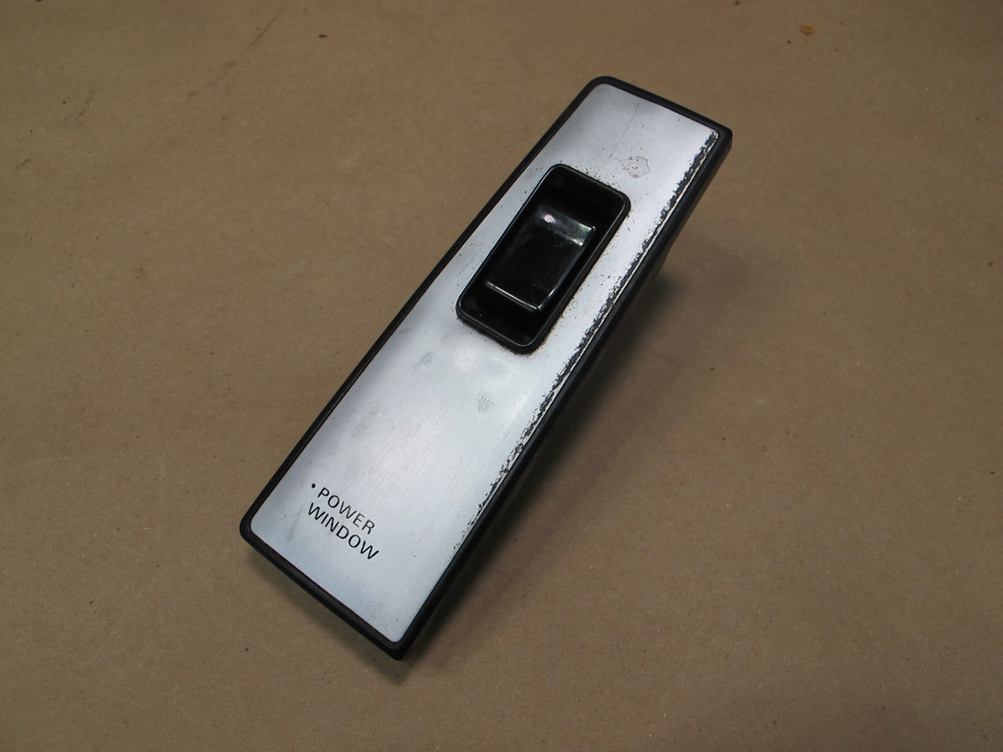 84-86 Nissan Z31 300ZX 2+0 Right Door Power Window Switch 25411-19P00 OEM