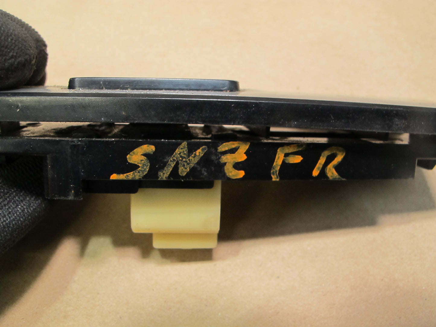 84-86 Nissan Z31 300ZX 2+0 Right Door Power Window Switch 25411-19P00 OEM