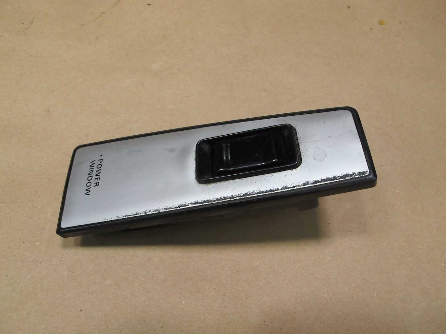 84-86 Nissan Z31 300ZX 2+0 Right Door Power Window Switch 25411-19P00 OEM