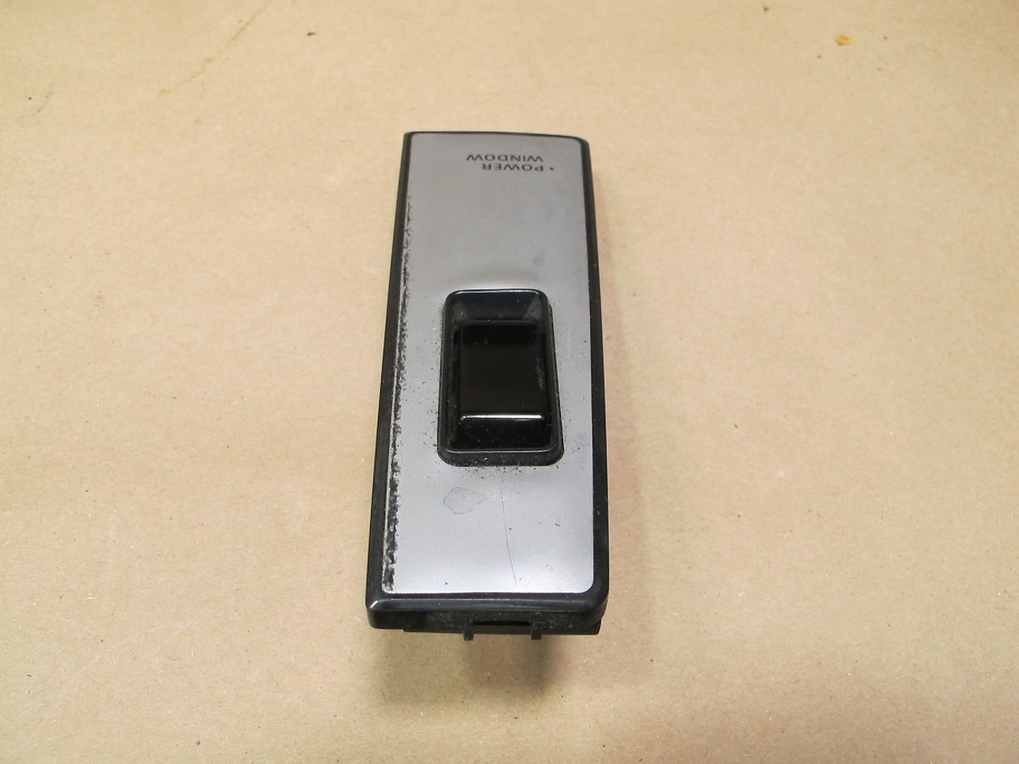 84-86 Nissan Z31 300ZX 2+0 Right Door Power Window Switch 25411-19P00 OEM