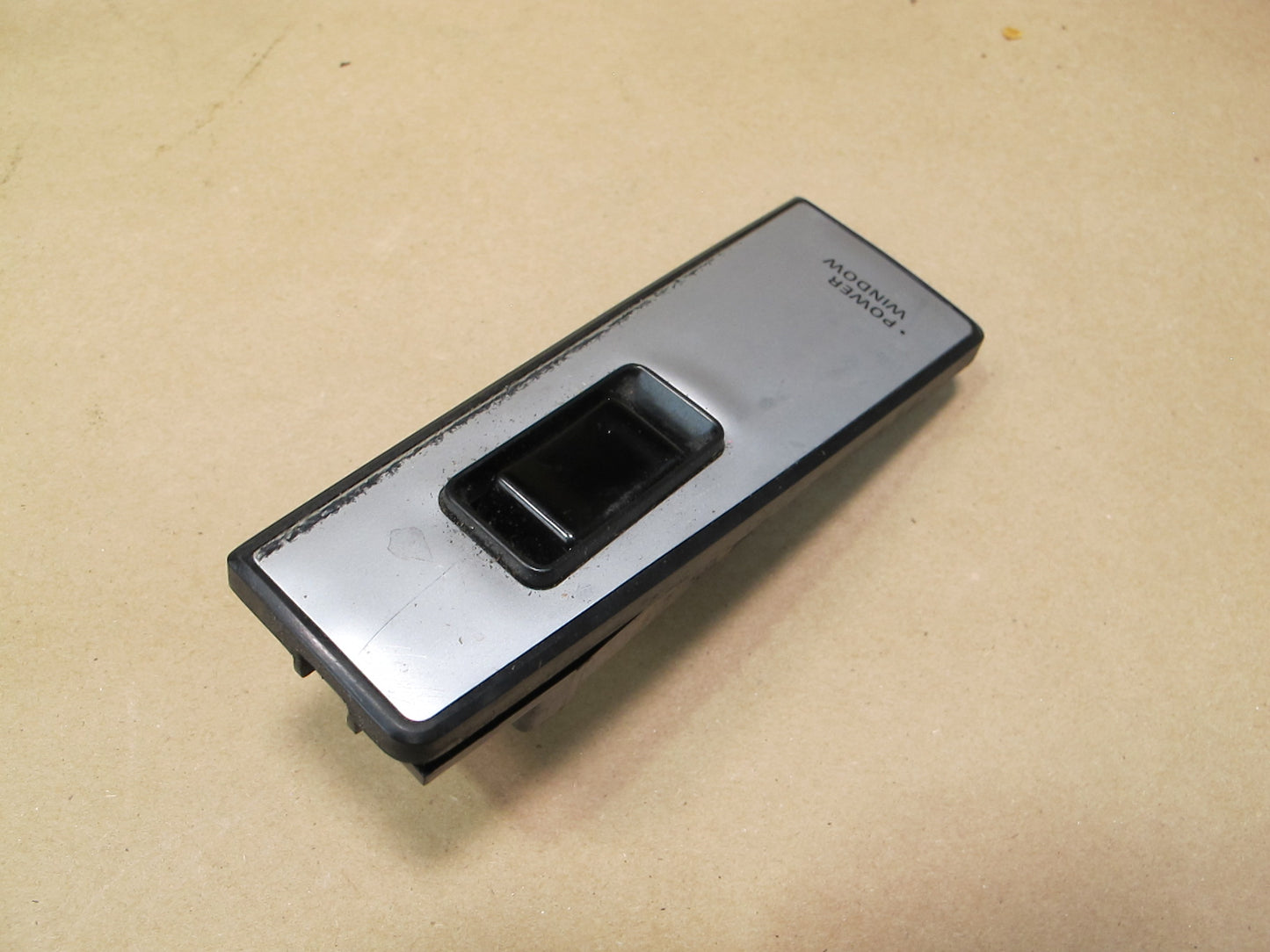 84-86 Nissan Z31 300ZX 2+0 Right Door Power Window Switch 25411-19P00 OEM