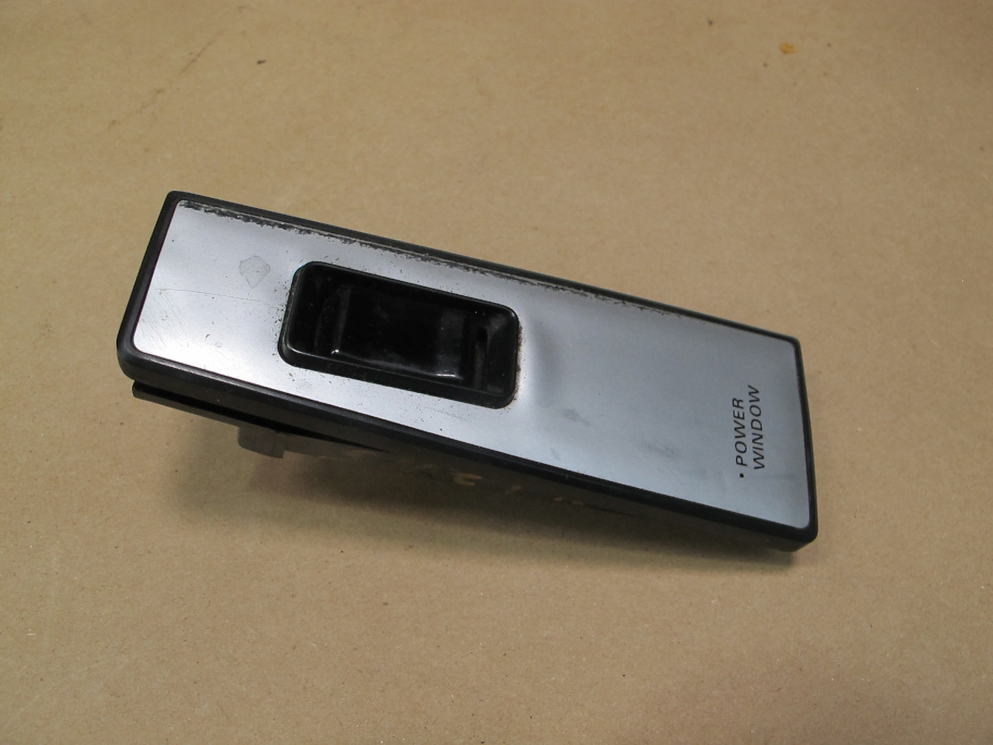 84-86 Nissan Z31 300ZX 2+0 Right Door Power Window Switch 25411-19P00 OEM