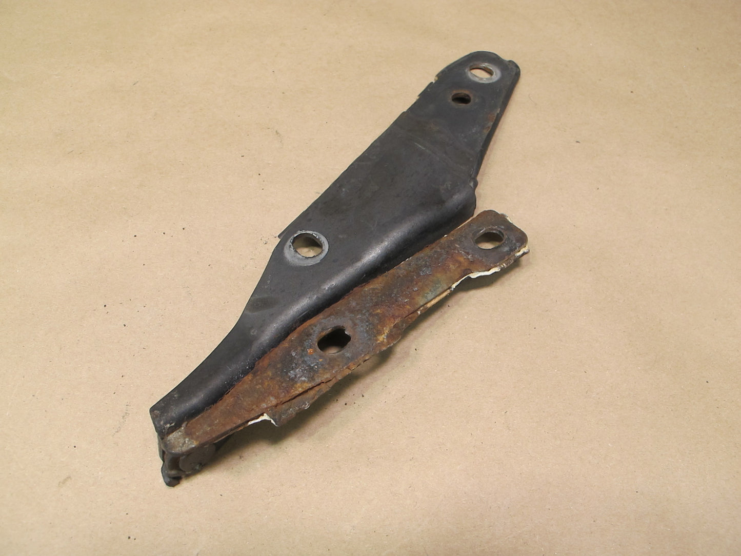 84-86 Nissan Z31 300ZX 2+0 NON Turbo Set of 2 Front Left Right Hood Hinge OEM