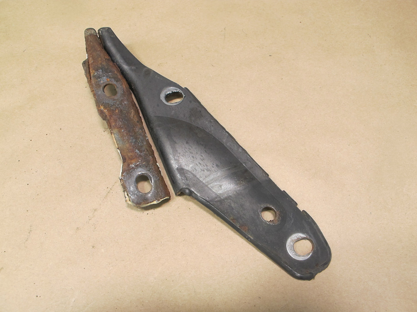 84-86 Nissan Z31 300ZX 2+0 NON Turbo Set of 2 Front Left Right Hood Hinge OEM