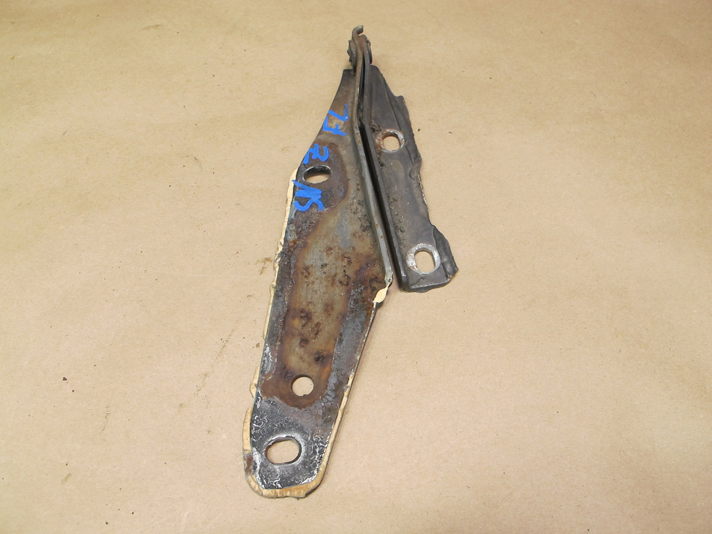 84-86 Nissan Z31 300ZX 2+0 NON Turbo Set of 2 Front Left Right Hood Hinge OEM