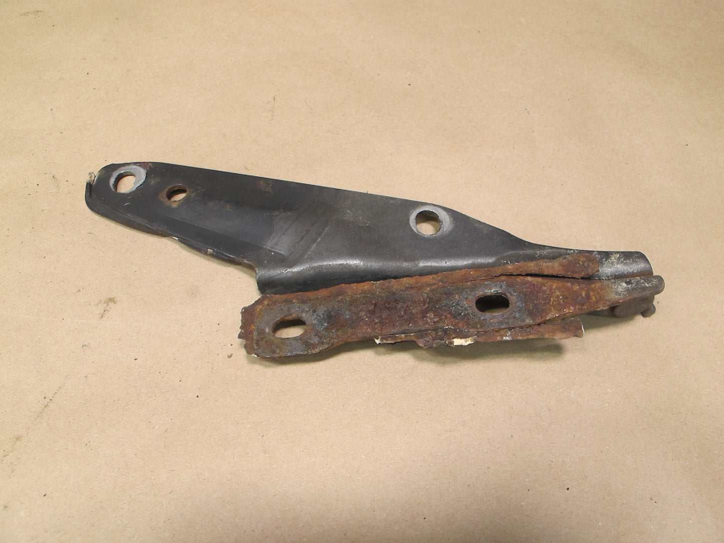 84-86 Nissan Z31 300ZX 2+0 NON Turbo Set of 2 Front Left Right Hood Hinge OEM