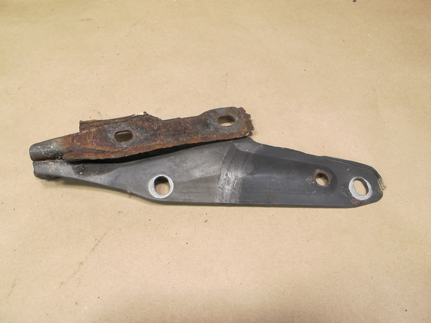 84-86 Nissan Z31 300ZX 2+0 NON Turbo Set of 2 Front Left Right Hood Hinge OEM