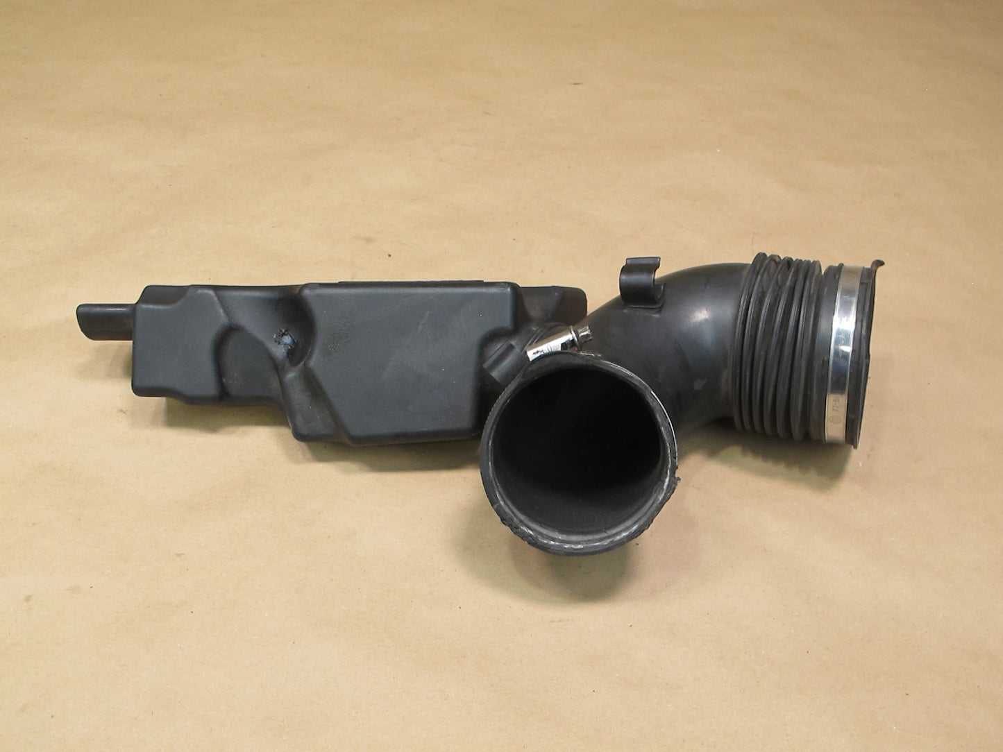 03-08 BMW E65 E66 E67 N73 Set of 2 Left & Right Air Intake Resonator OEM