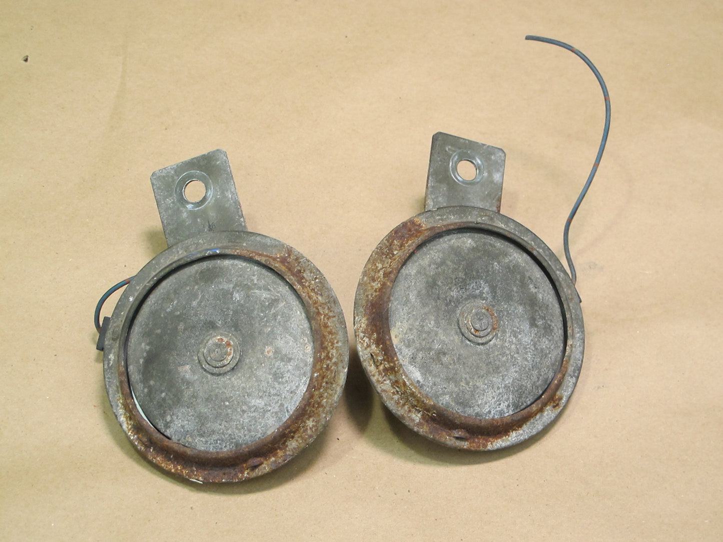 84-86 Nissan Z31 300ZX Set of 2 High & Low Tone Note Pitch Horn Signal OEM