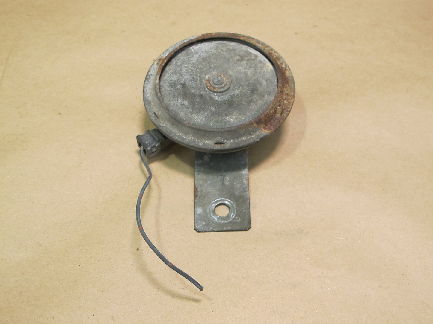 84-86 Nissan Z31 300ZX Set of 2 High & Low Tone Note Pitch Horn Signal OEM
