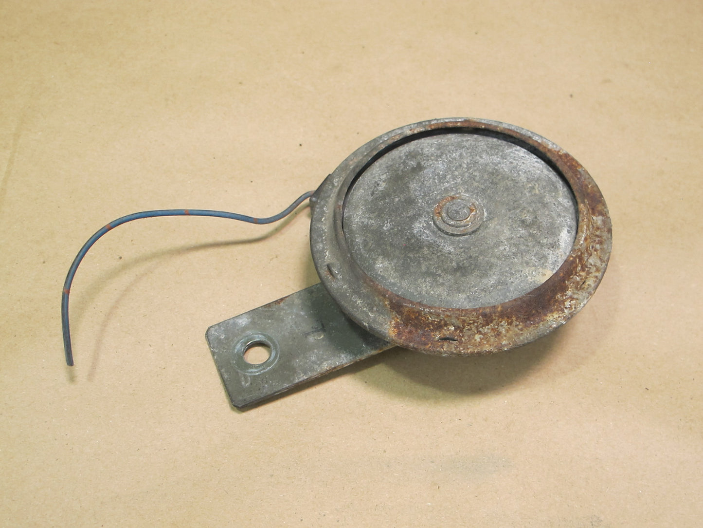 84-86 Nissan Z31 300ZX Set of 2 High & Low Tone Note Pitch Horn Signal OEM
