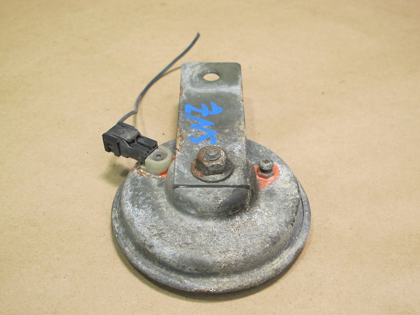 84-86 Nissan Z31 300ZX Set of 2 High & Low Tone Note Pitch Horn Signal OEM