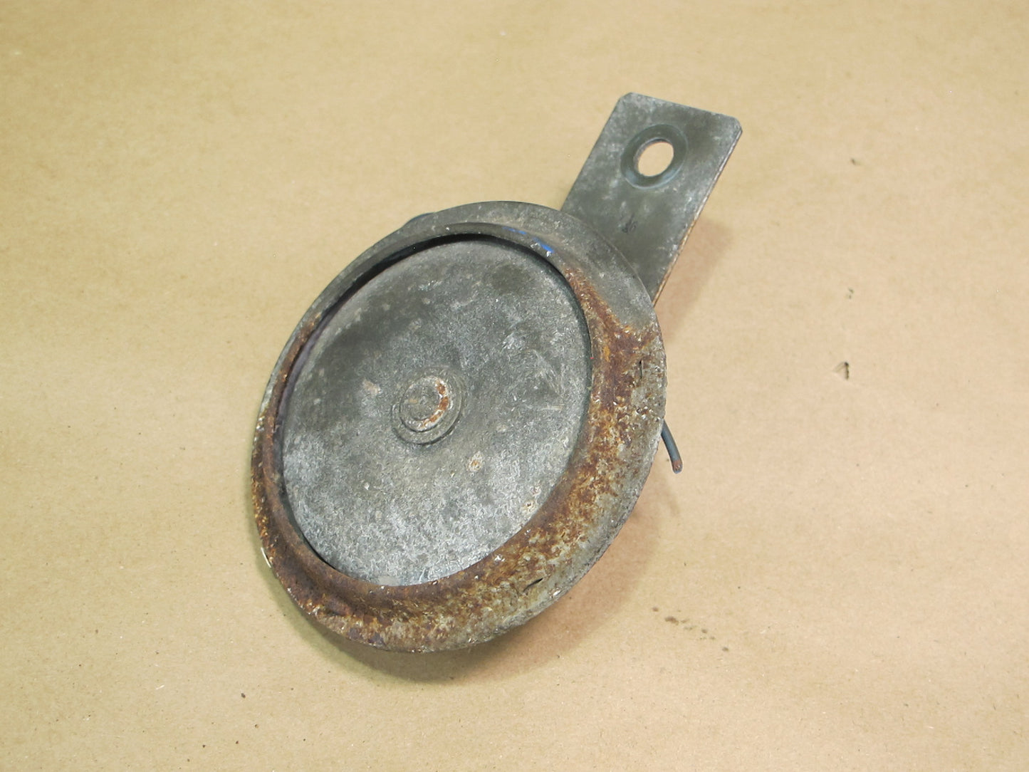 84-86 Nissan Z31 300ZX Set of 2 High & Low Tone Note Pitch Horn Signal OEM