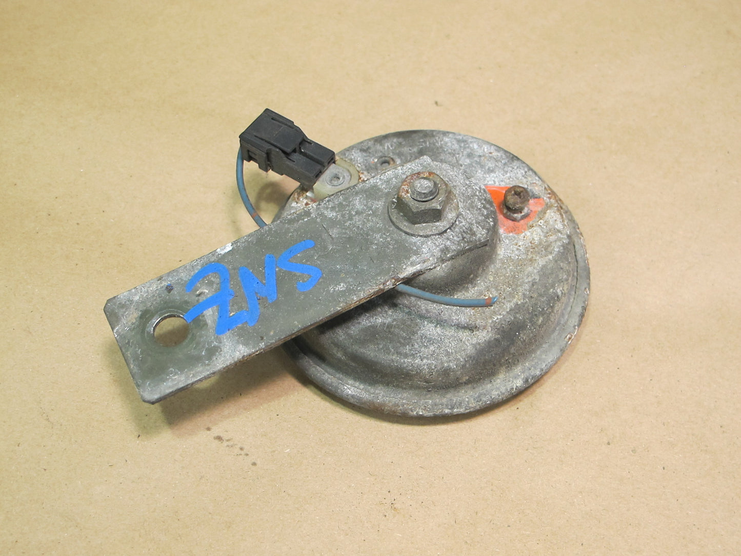 84-86 Nissan Z31 300ZX Set of 2 High & Low Tone Note Pitch Horn Signal OEM